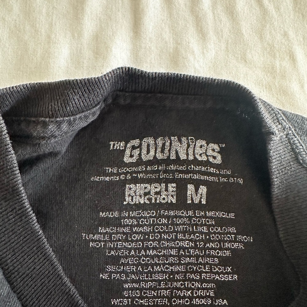 THE GOONIES MOVIE MEN’S SHORT SLEEVE GRAPHIC T-SHIRT SZ MEDIUM - Picture 5 of 11